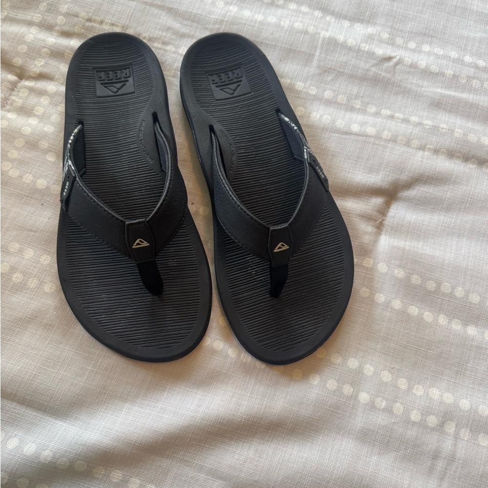 Reef Santa Ana Black Flip Flops with White Leaf Print - Picture 2 of 7